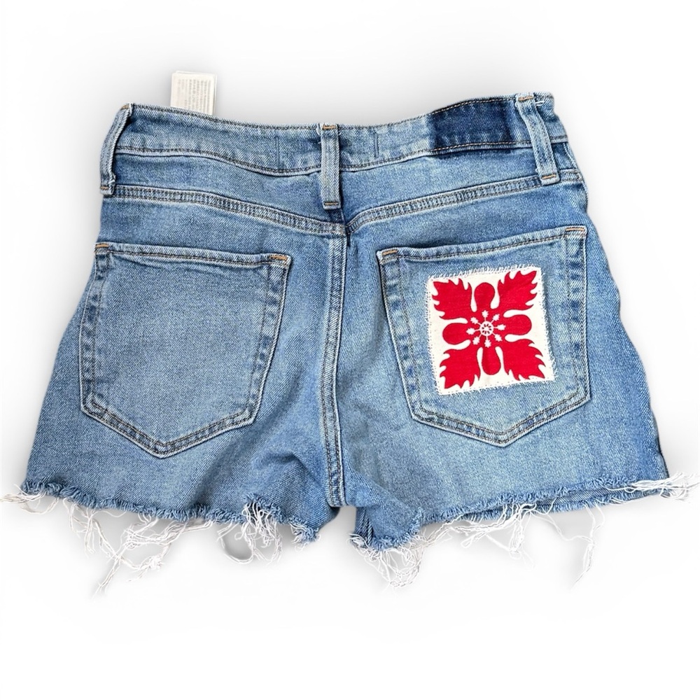 💥Hollister Light Blue Jean Shorts with Red Hawaiian Quilt Patch